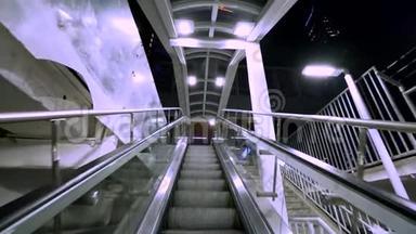 夜间<strong>运动视频</strong>迈阿密地铁站台布里克利